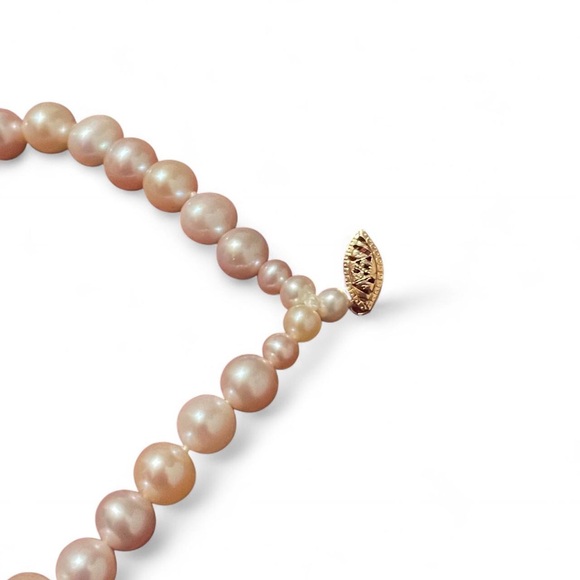 Elegant Pearl Bracelet - Picture 2 of 3
